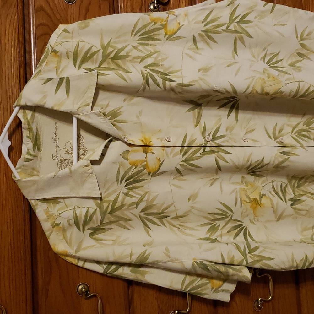 Tommy Bahama button down Aloha shirt